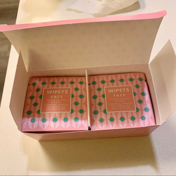 Wipeys Luxury Face Wipes Pack of 20 - Picture 5 of 6